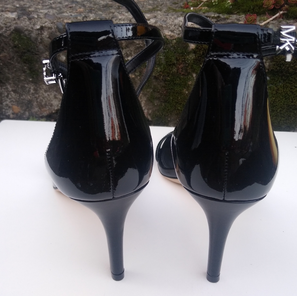 Michael Kors Patent Leather Sexy Christmas Sandals - Picture 3 of 12